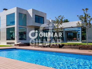 Villa mit Pool zum Verkauf in Urbanización La Moraleja