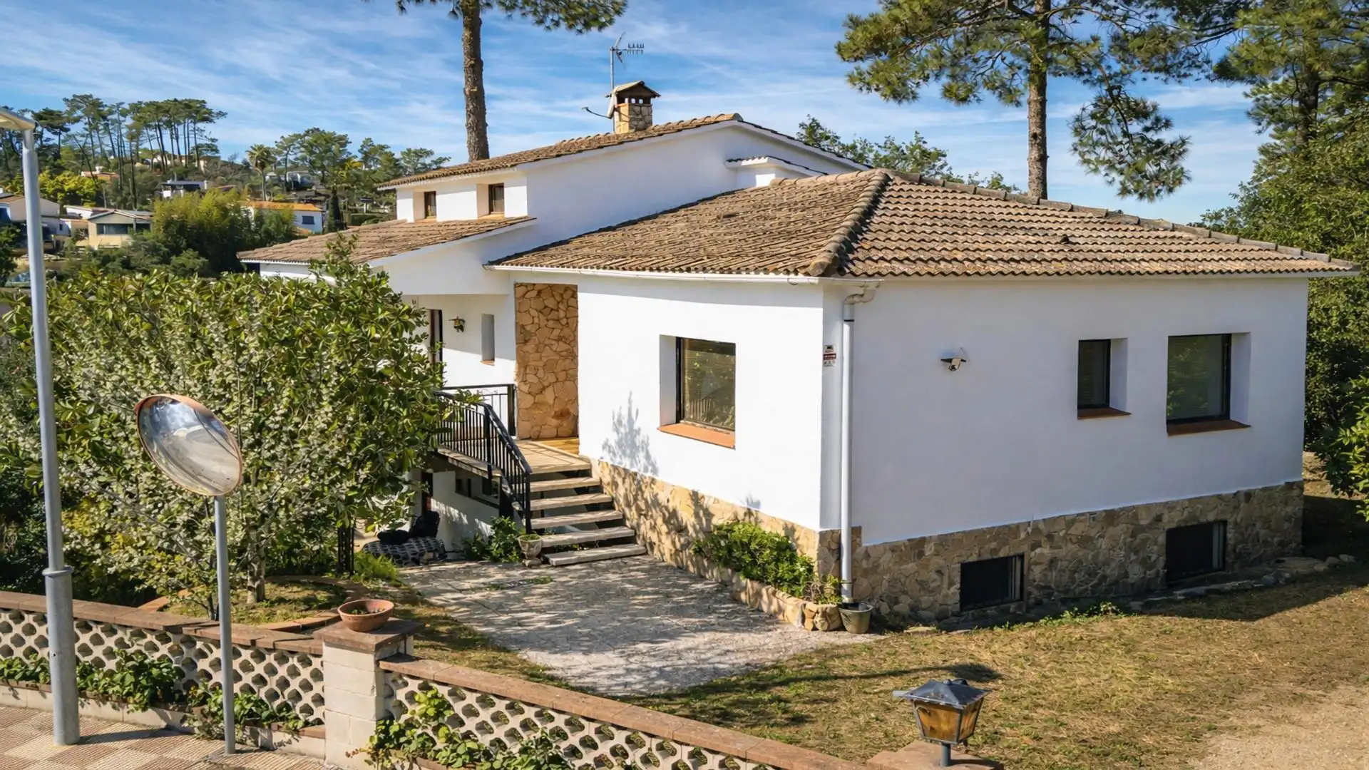 Vista exterior de Casa o xalet en venda en Lloret de Mar