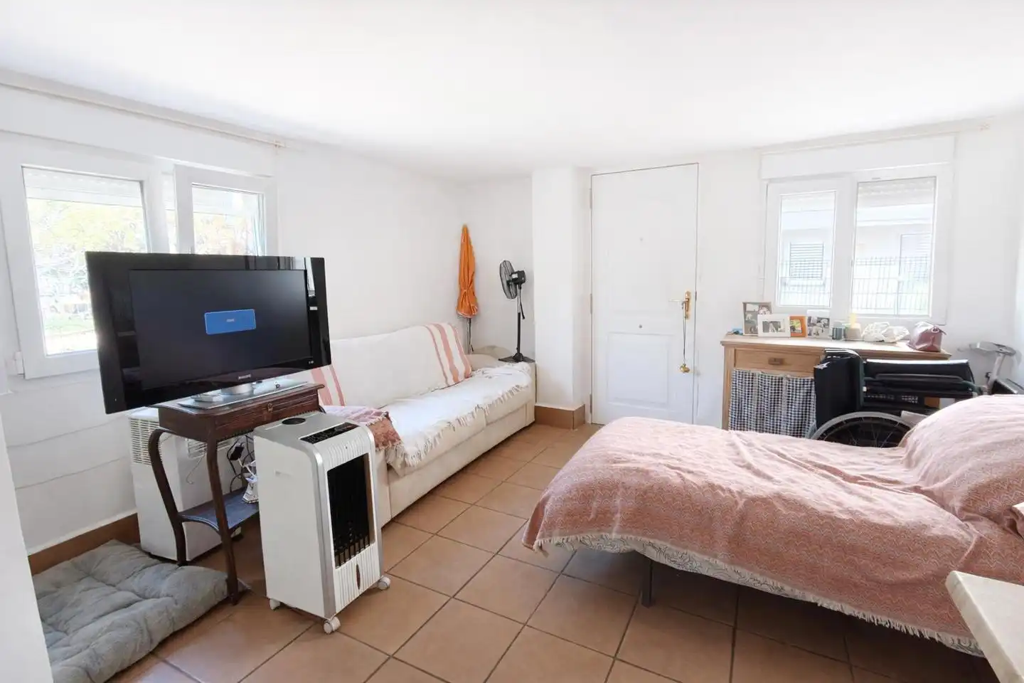 Dormitori de Apartament en venda en Oliva amb Aire condicionat, Terrassa i Traster