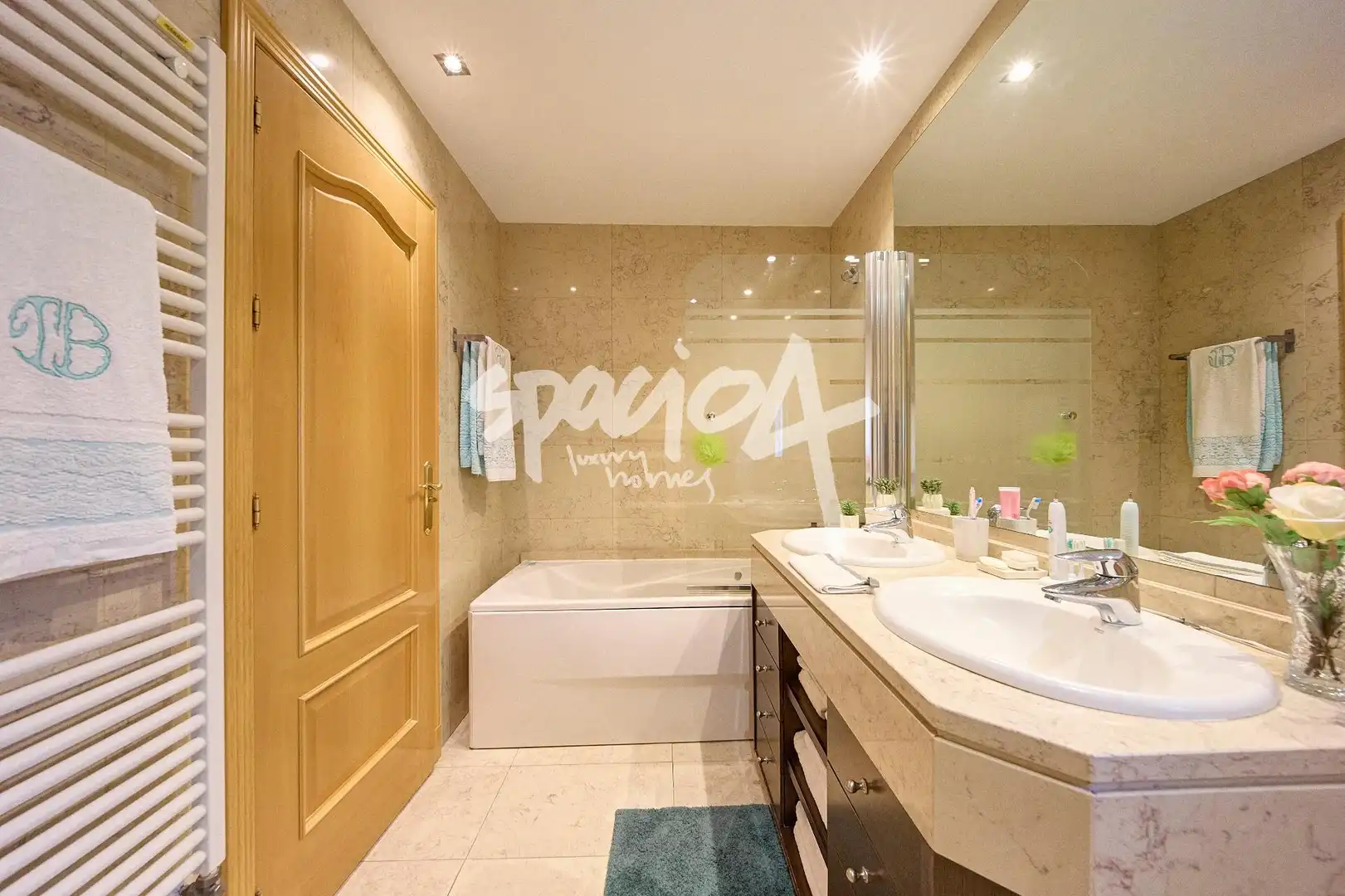 Badezimmer von Dachboden zum Verkauf in Majadahonda mit Heizung, Terrasse und Abstellraum