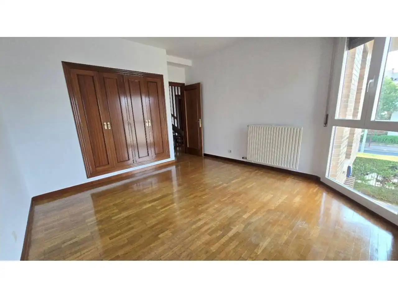 Dormitori de Casa adosada en venda en  Logroño amb Aire condicionat, Calefacció i Parquet