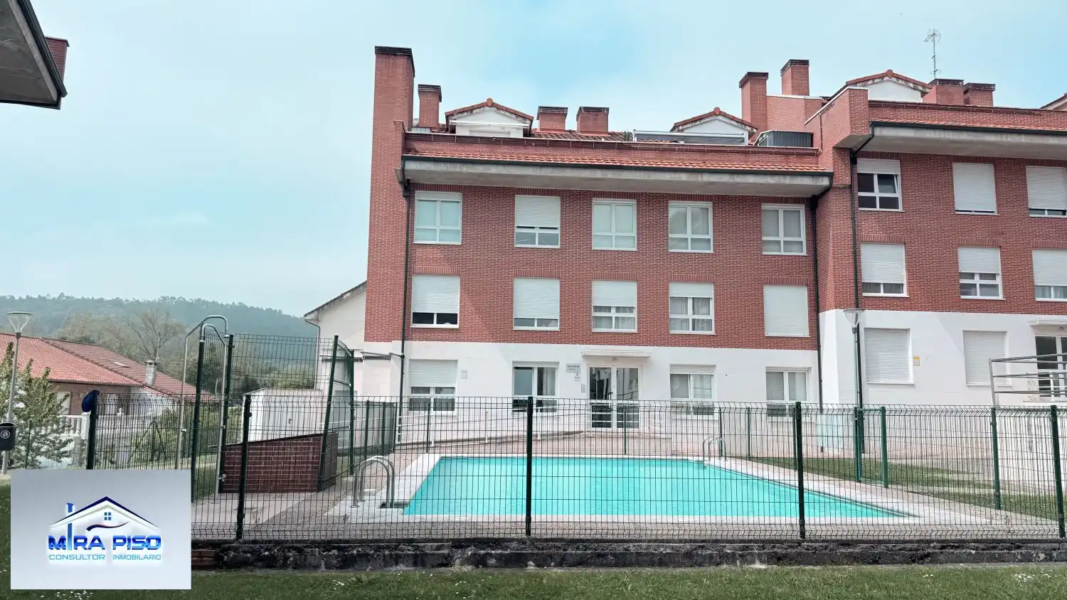 Vista exterior de Ático en venta en Entrambasaguas con Calefacción, Parquet y Terraza