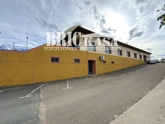 Vista exterior de Local en venta en Torrejoncillo con Aire acondicionado