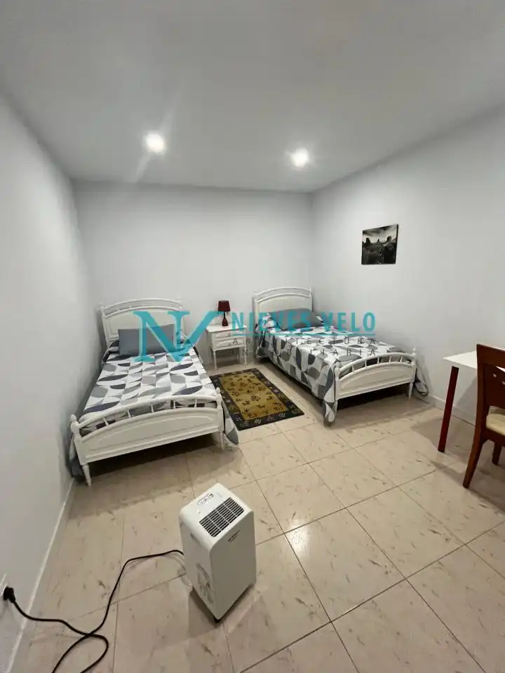 Schlafzimmer von Haus oder Chalet zum Verkauf in Carballo mit Heizung, Privatgarten und Möbliert