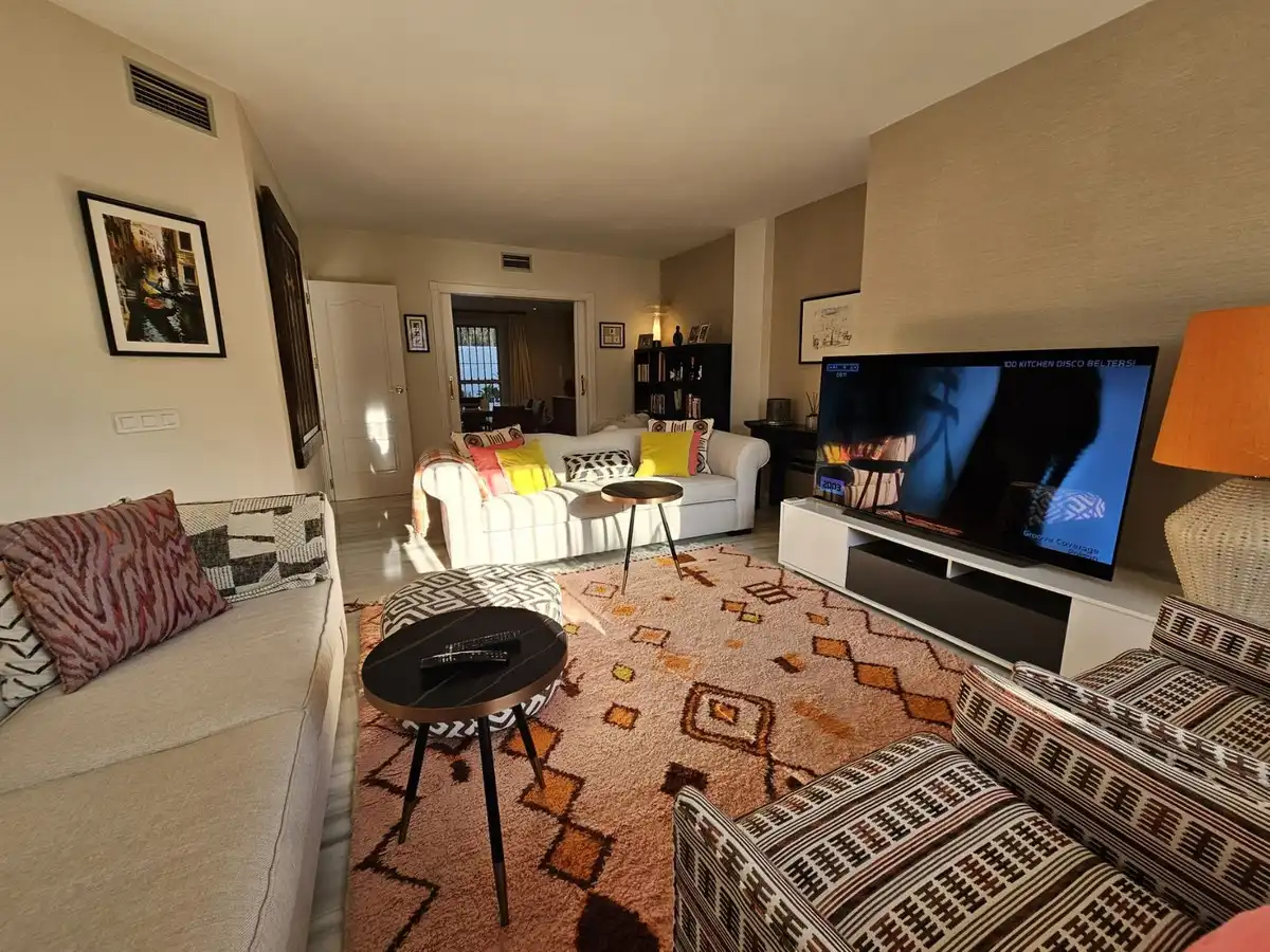 Sala d'estar de Casa o xalet en venda en Marbella amb Aire condicionat, Moblat i Internet