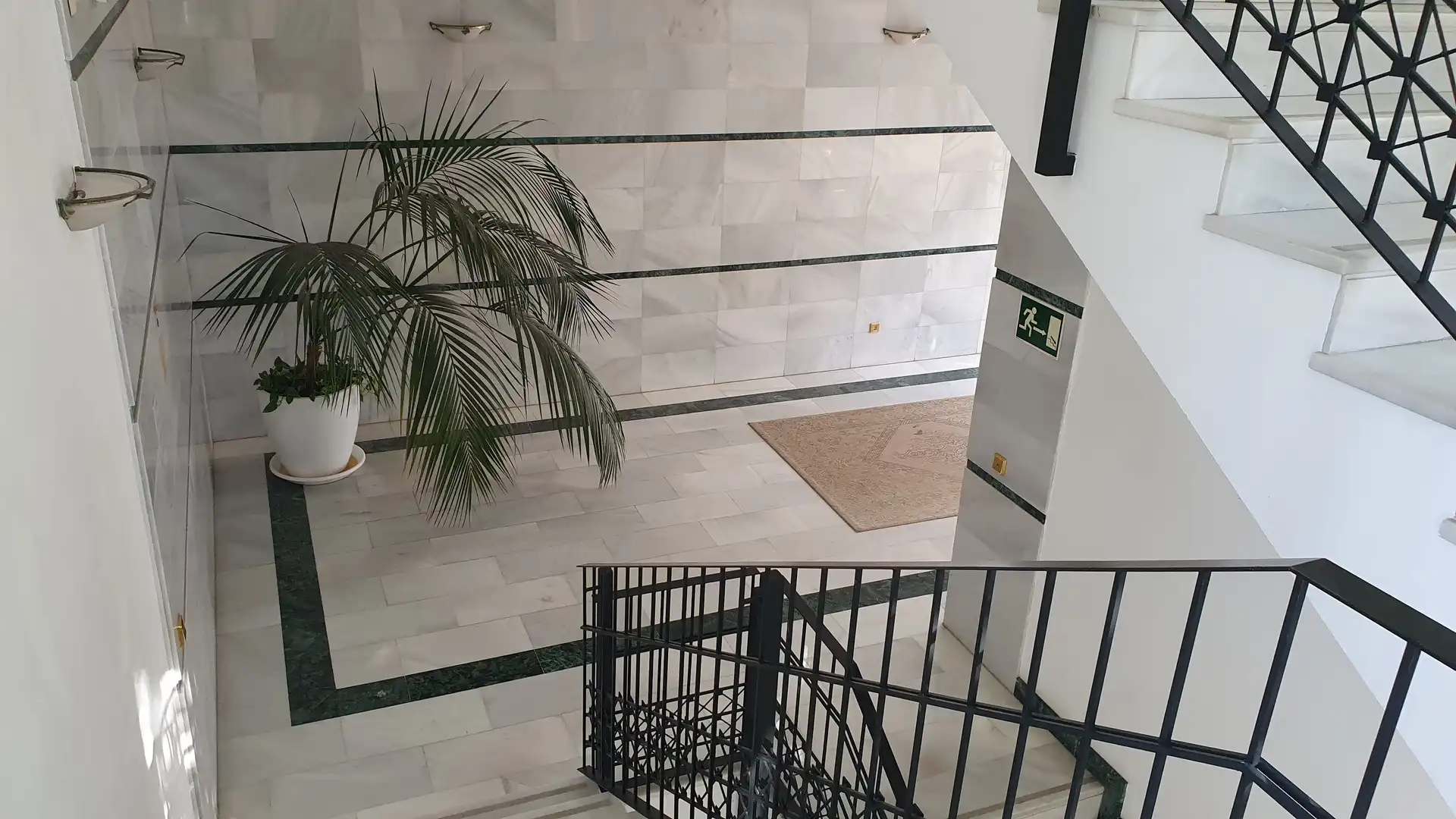 Local de lloguer en Marbella amb Aire condicionat, Parquet i Alarma