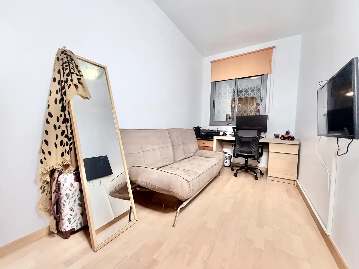 Bedroom of Ground floor for sale in Badalona  with Air Conditioner, Heating and Private garden