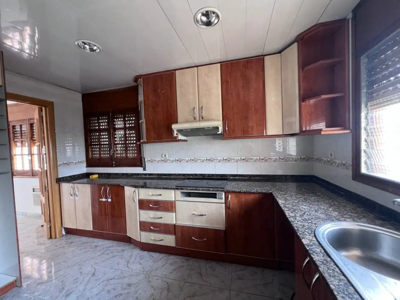 Cuina de Casa o xalet en venda en Vilanova del Vallès amb Jardí privat, Terrassa i Balcó