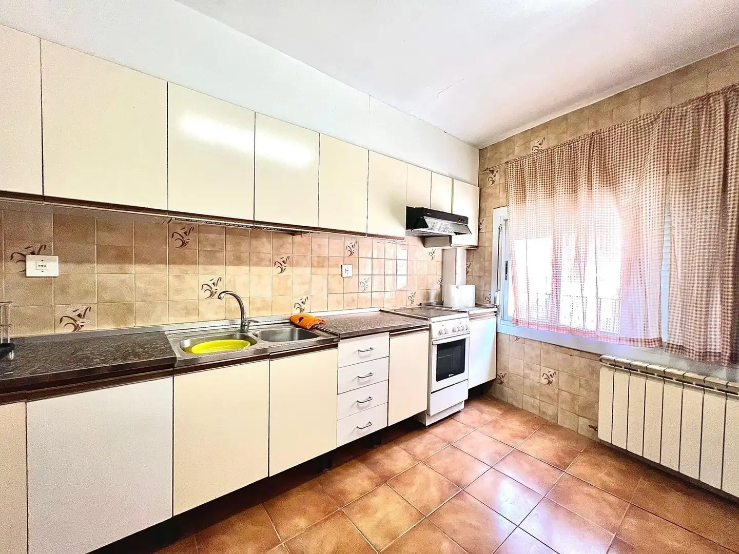 Cuina de Casa o xalet en venda en Riba-roja d'Ebre amb Aire condicionat, Calefacció i Terrassa