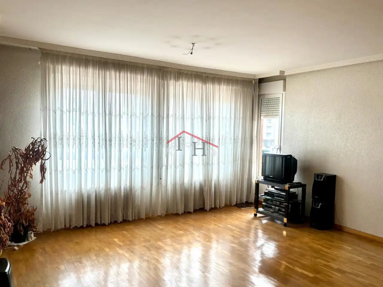 Sala de estar de Piso en venta en León Capital  con Calefacción, Parquet y Terraza
