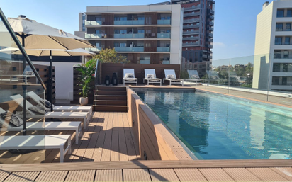 Swimming pool of Attic for sale in  Barcelona Capital  with Air Conditioner, Heating and Terrace