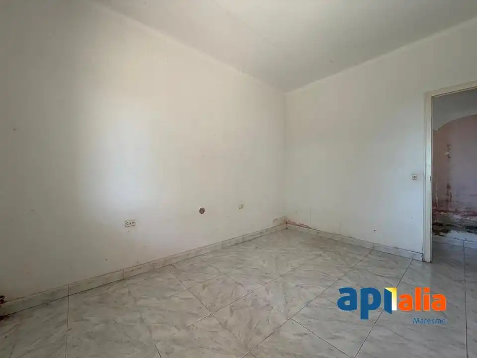 Cuina de Finca rústica en venda en Vilassar de Mar amb Jardí privat