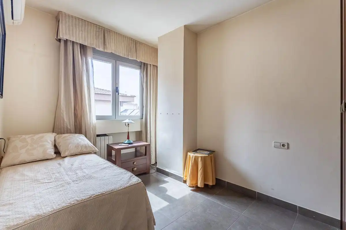 Habitación de Piso en venta en Granada con Calefacción