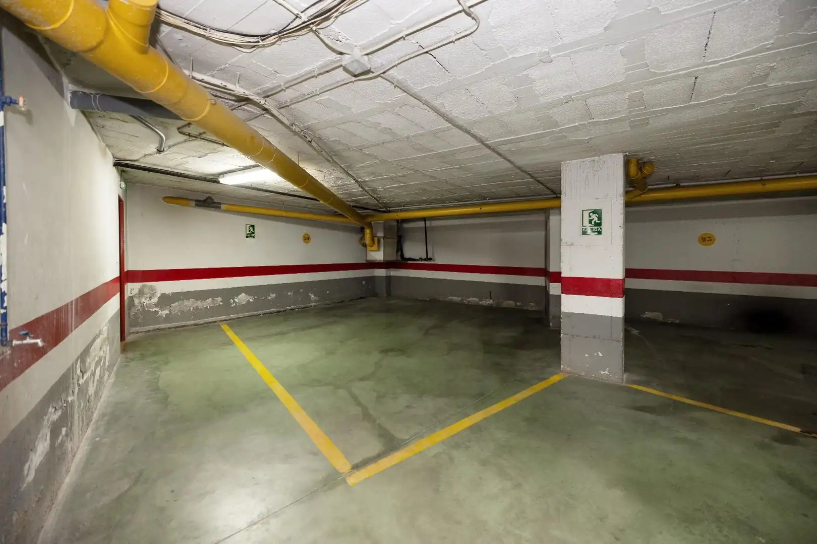 Parking of Flat for sale in Sevilla  with Air Conditioner, Heating and Terrace
