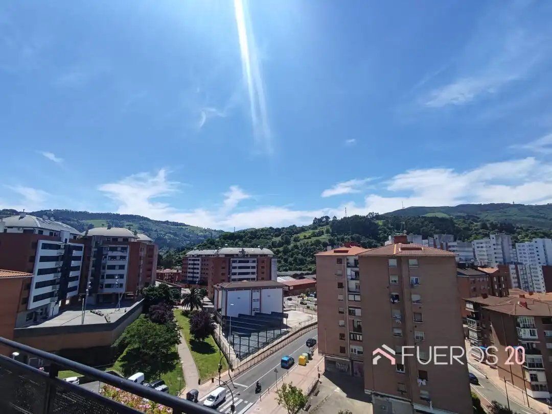 Außenansicht von Dachboden zum Verkauf in Barakaldo  mit Heizung, Terrasse und Abstellraum