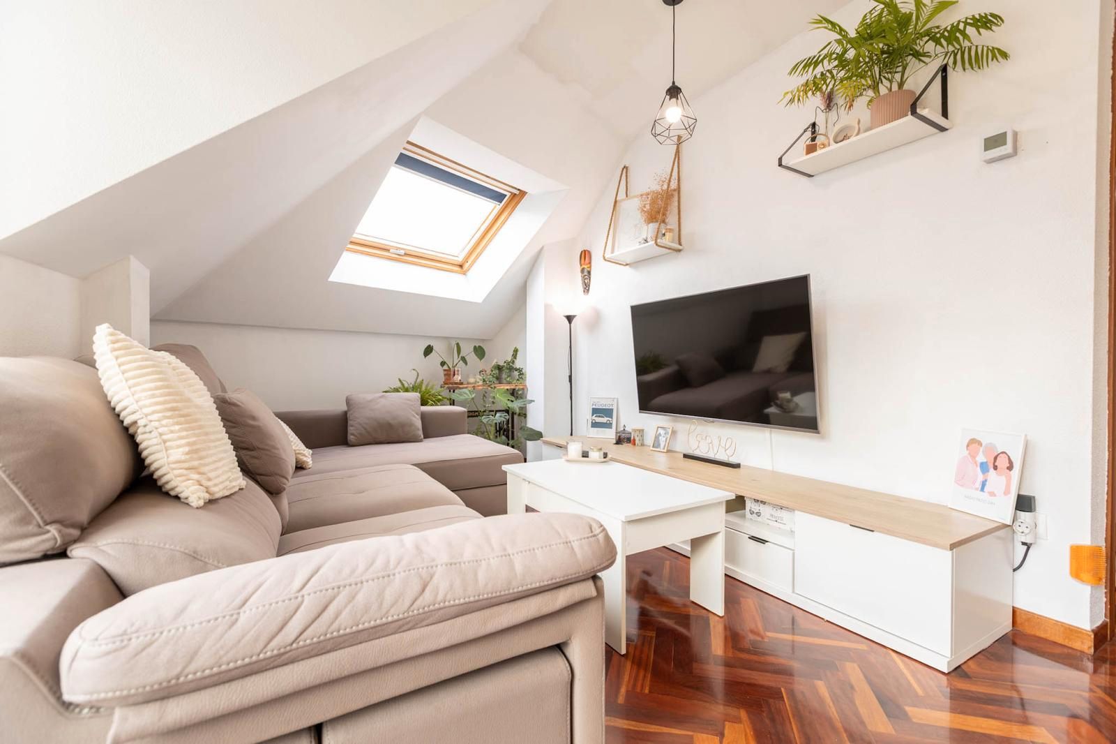 Sala d'estar de Àtic en venda en Arteixo amb Terrassa i Traster