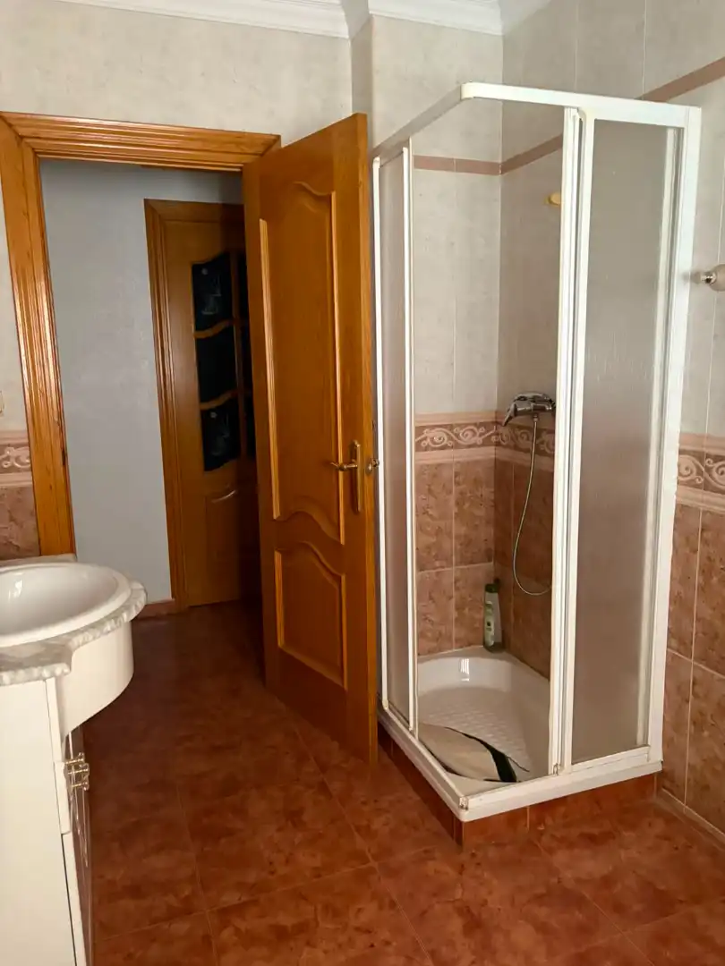 Baño de Piso en venta en Pozo Alcón con Calefacción, Terraza y Amueblado