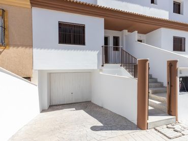 Adossat amb balcó en venda a Calle Calle Doctor Palomo Crespo 27
