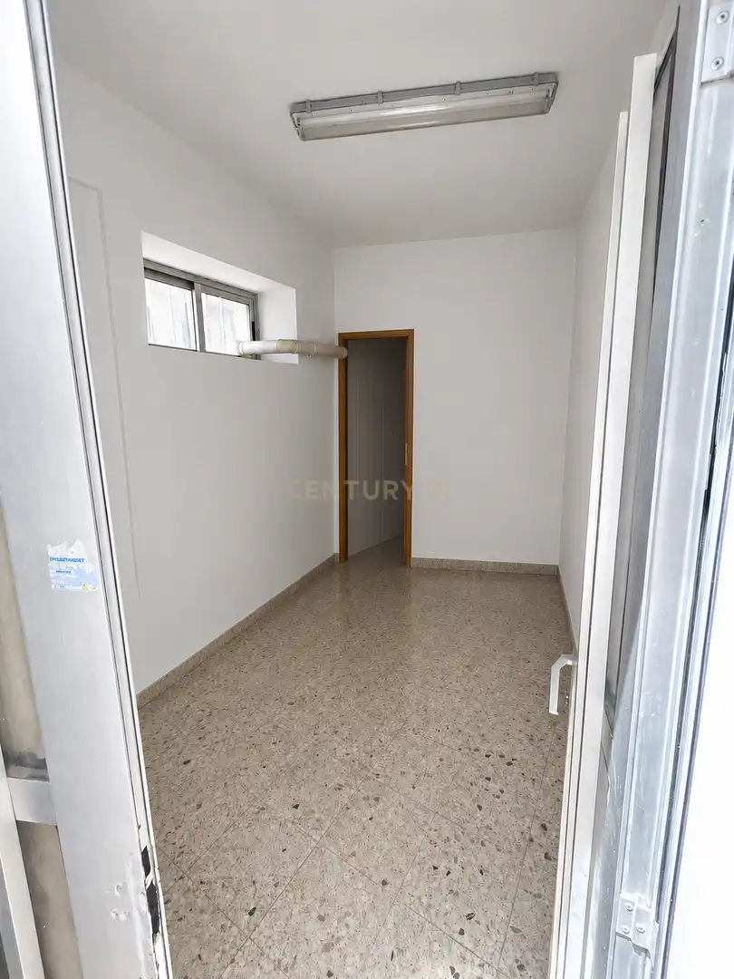 Gewerbefläche zum Verkauf in Calle Colón, Cáceres, Spain 10, imagen 4
