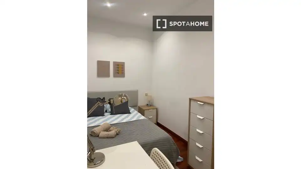 Bedroom of Flat for rent in Madrid  with Air Conditioner, Heating and Furnished