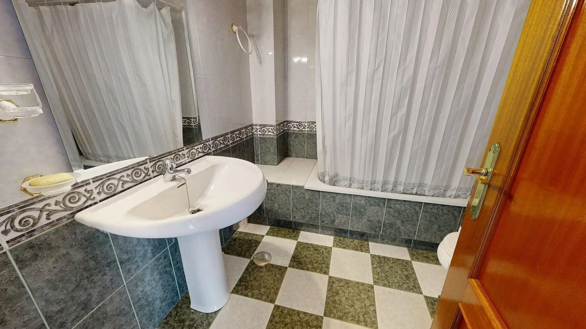 Detached homes for sale in Ciudad Jardín - Zoco