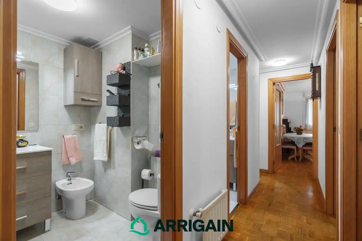 Habitación de Piso en venta en Donostia - San Sebastián  con Calefacción, Trastero y Balcón