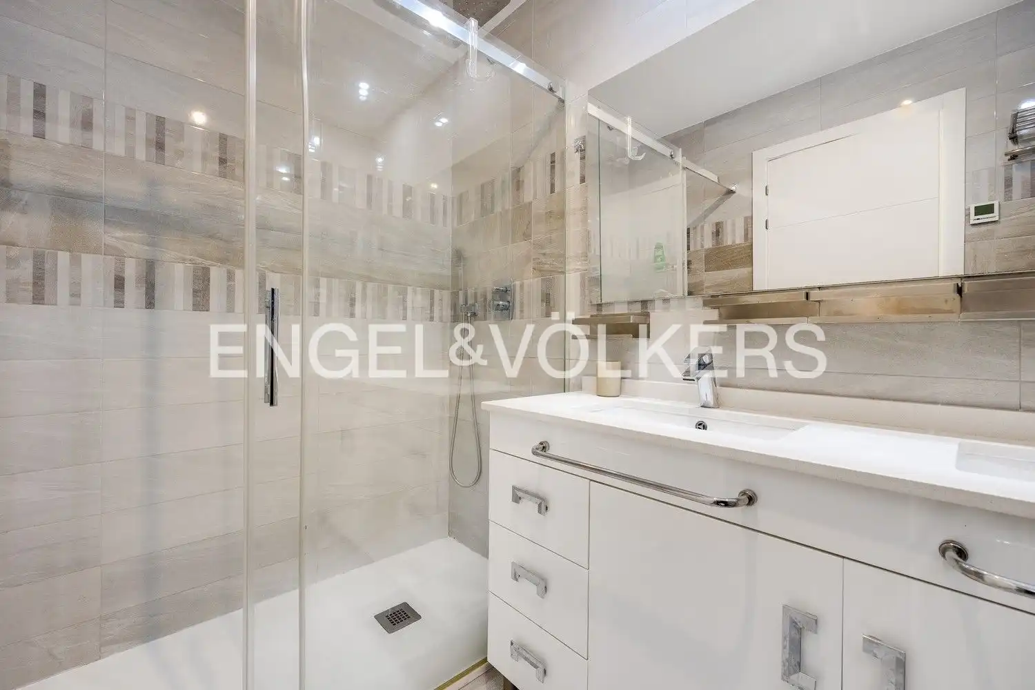 Badezimmer von Erdgeschoss zum Verkauf in Torrevieja mit Klimaanlage, Heizung und Terrasse