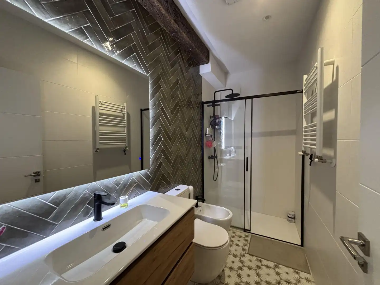Baño de Piso de alquiler en Bilbao  con Amueblado y Balcón