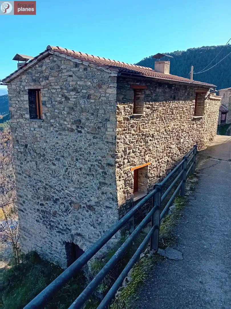 Vista exterior de Finca rústica en venda en El Pont de Bar amb Calefacció, Jardí privat i Terrassa