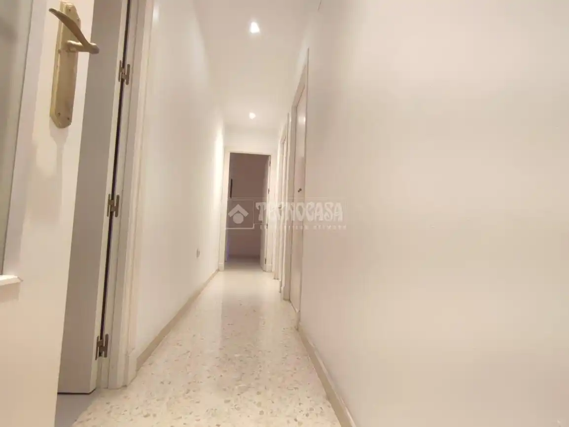 Flat for sale in Sevilla  with Air Conditioner, Terrace and Furnished