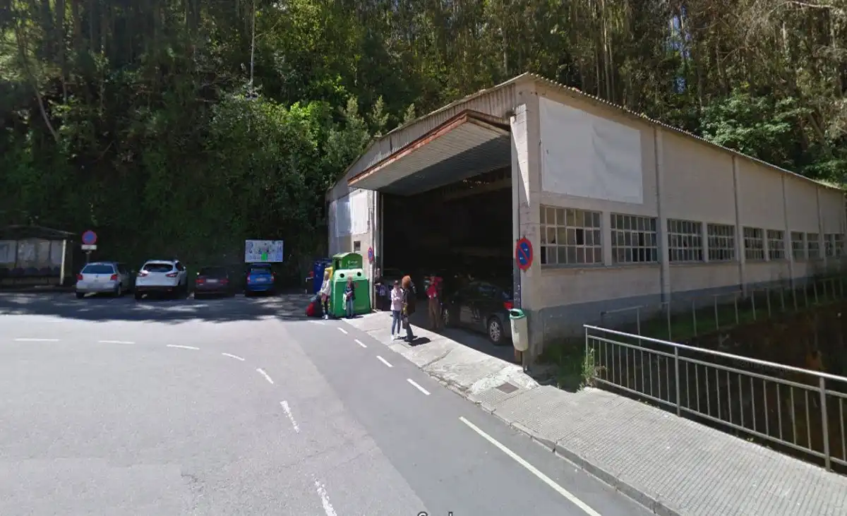 Parkplatz von Fabrikhallen zum Verkauf in Cudillero, Asturias