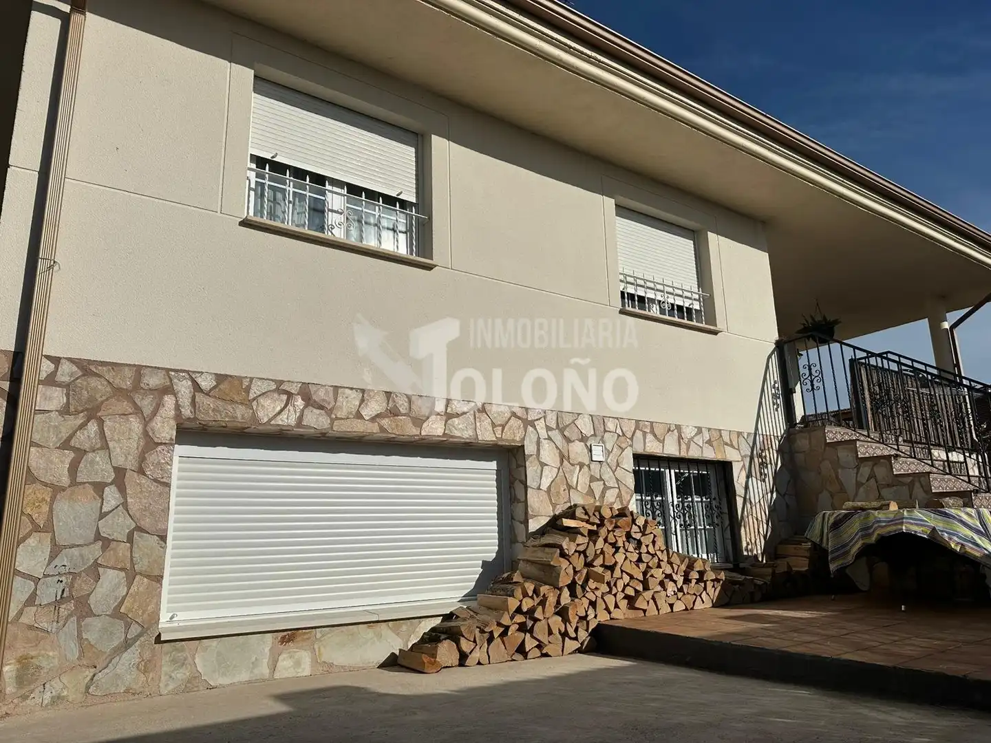 Exterior view of Houses for sale in Anguciana  with Heating, Private garden and Parquet flooring