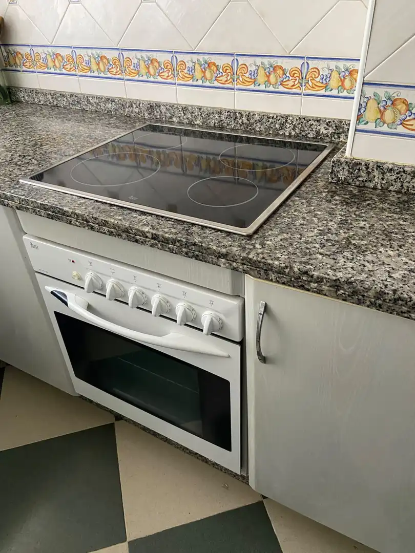 Cuina de Pis de lloguer en Punta Umbría amb Aire condicionat, Terrassa i Moblat