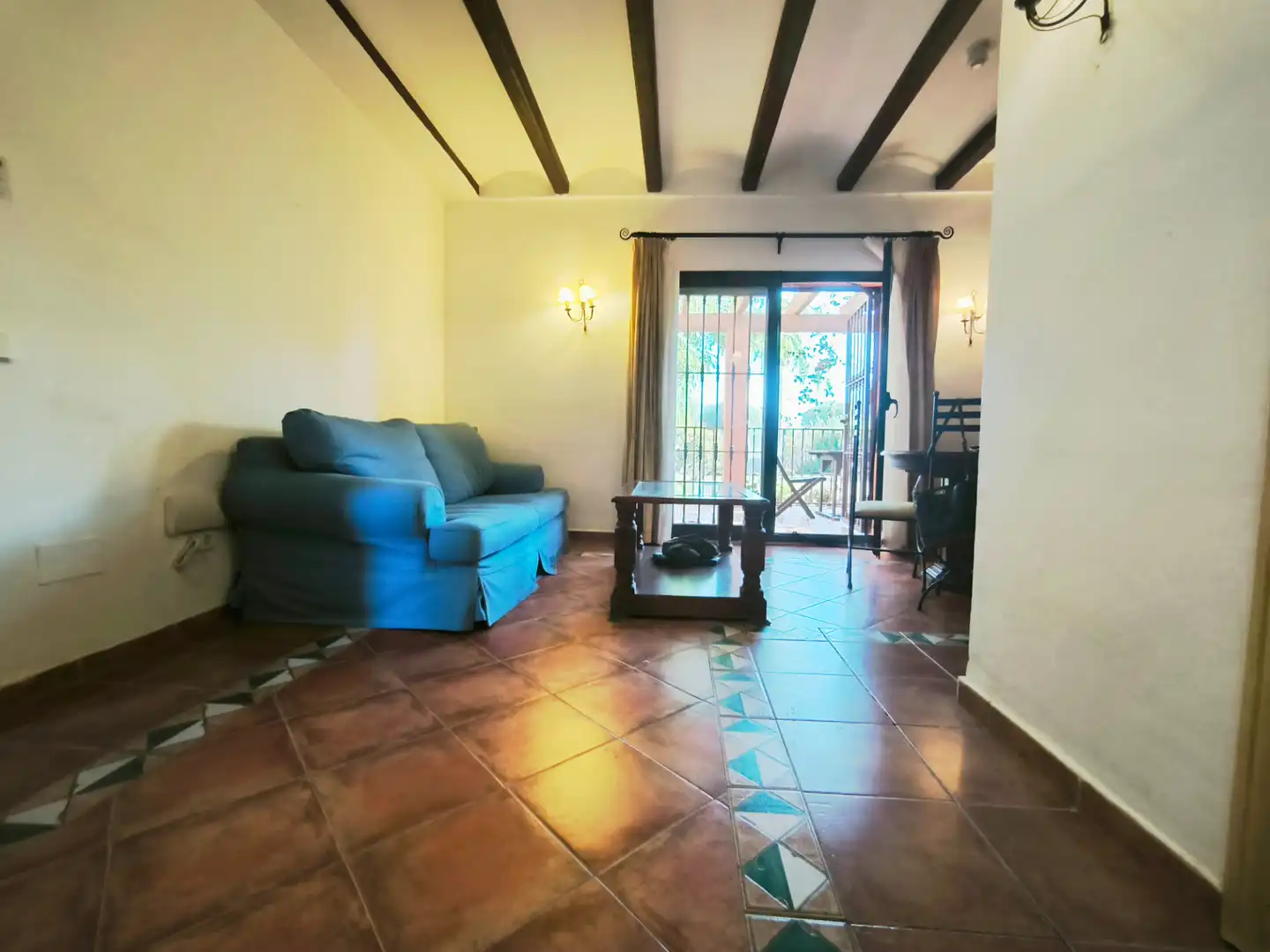 Sala de estar de Apartamento en venta en La Alcaidesa con Terraza y Piscina comunitaria