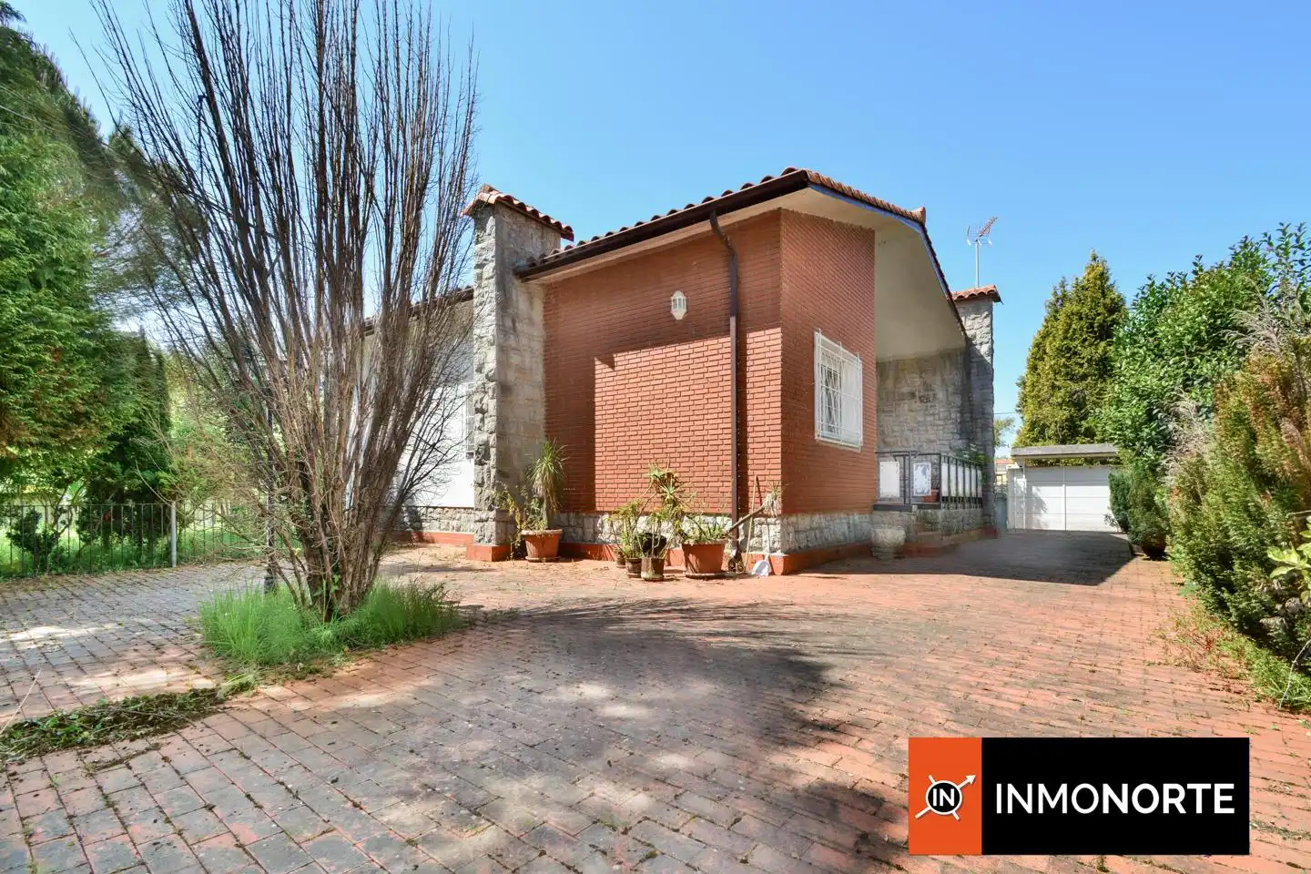 Exterior view of Houses for sale in Laredo  with Heating, Private garden and Terrace