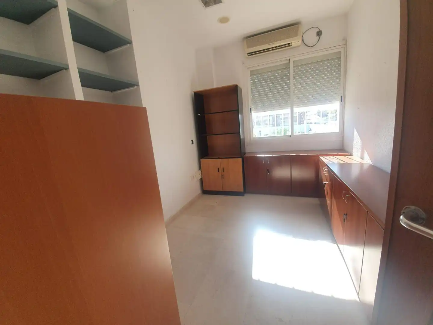 Kitchen of Office for rent in Sevilla  with Air Conditioner