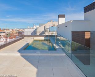 Swimming pool of Flat to rent in  Madrid Capital  with Air Conditioner, Heating and Parquet flooring