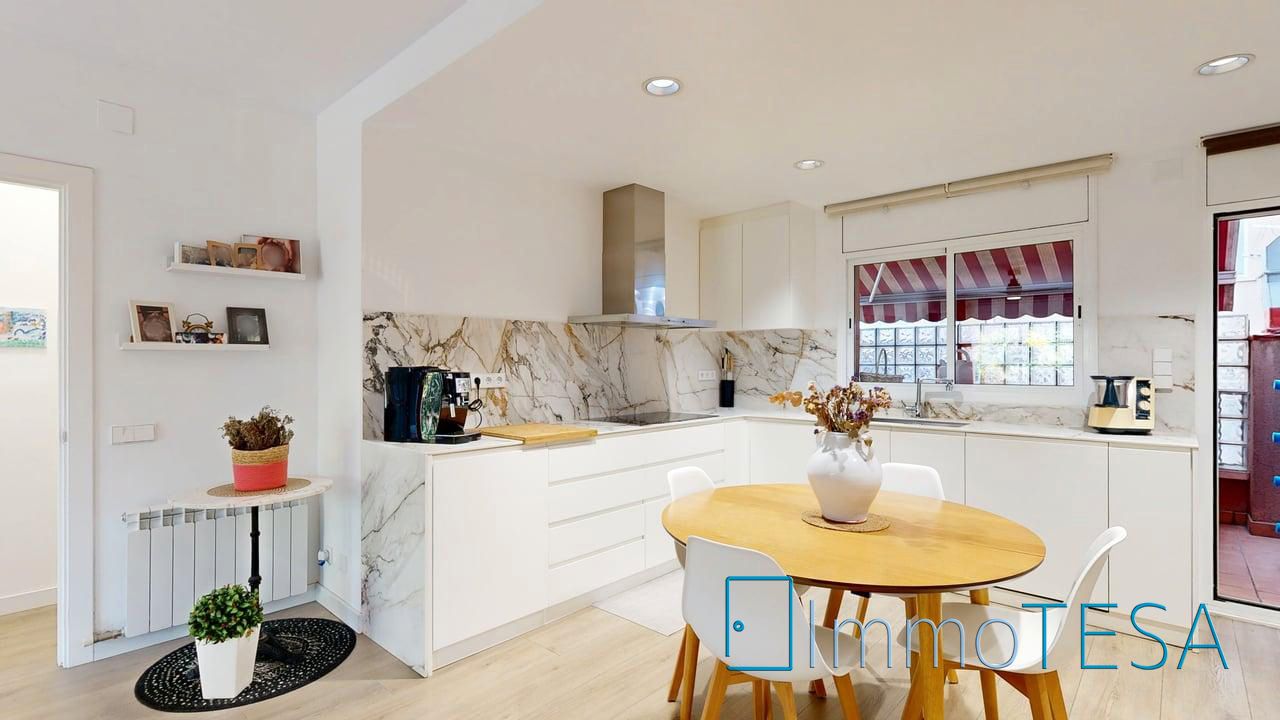 Cocina de Casa adosada en venta en Barberà del Vallès con Calefacción, Parquet y Terraza