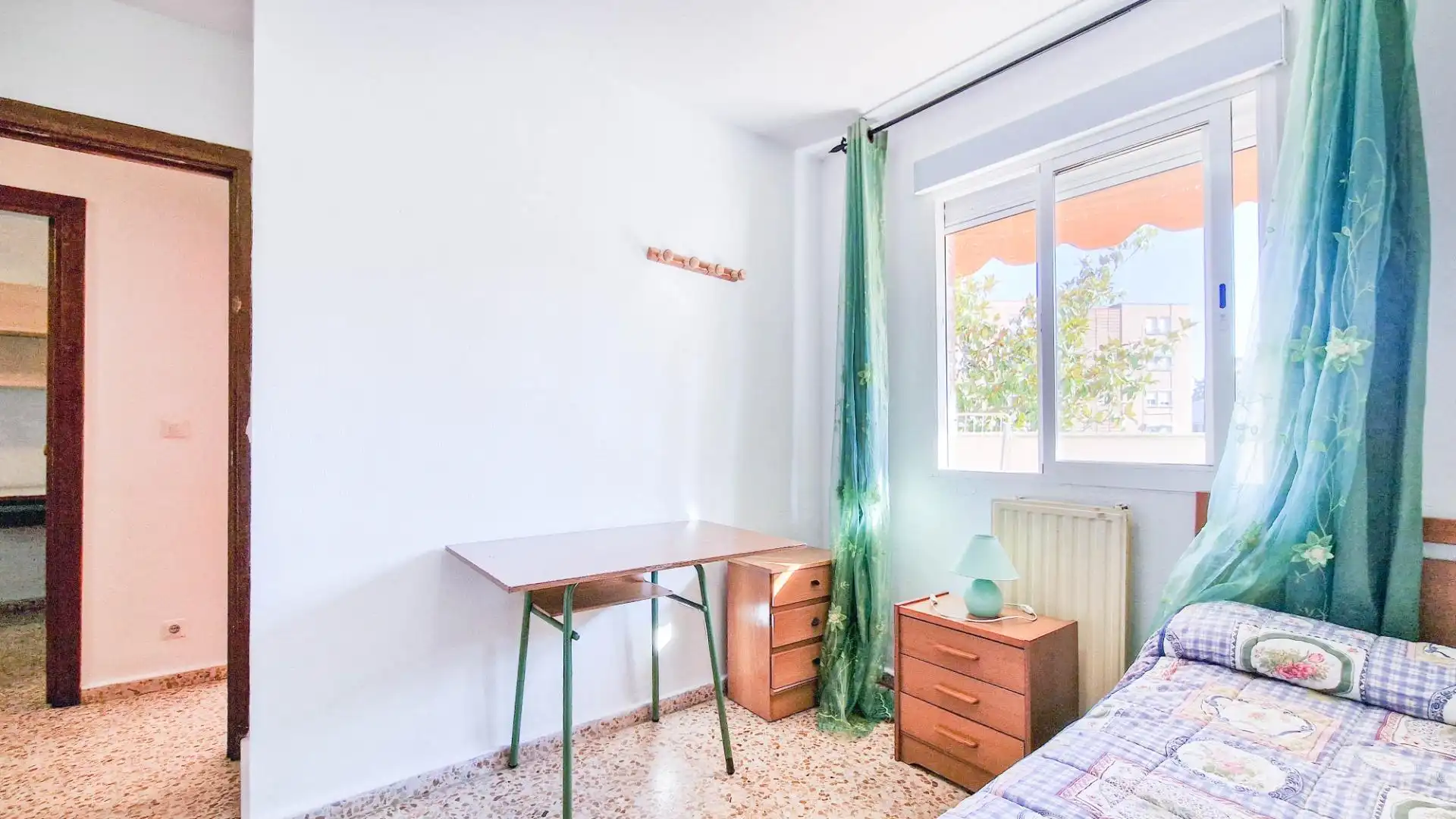 Schlafzimmer von Wohnung zur Miete in Badajoz mit Privatgarten, Möbliert und Balkon