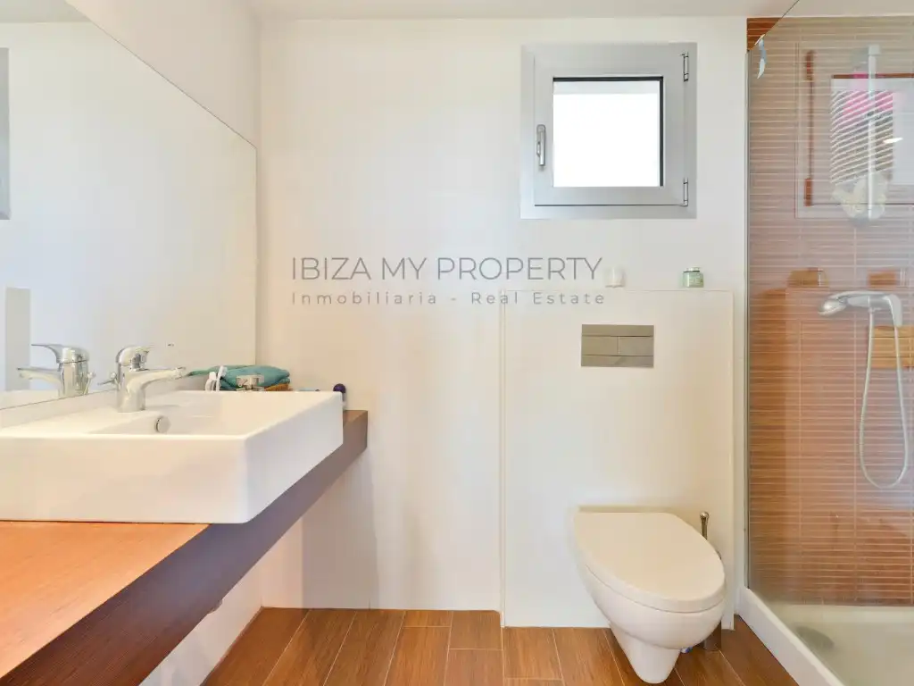 Baño de Apartamento en venta en Eivissa con Aire acondicionado, Terraza y Amueblado