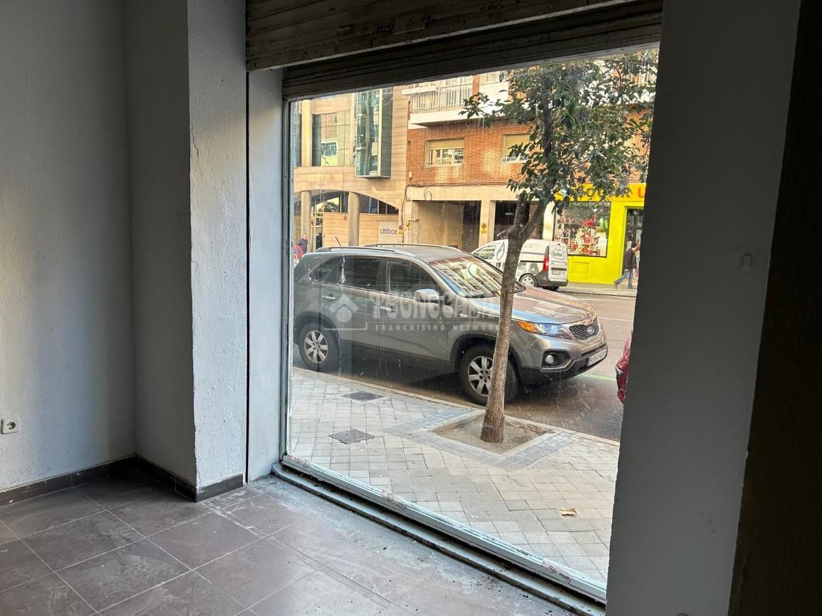 Vista exterior de Local en venta en  Madrid Capital con Aire acondicionado