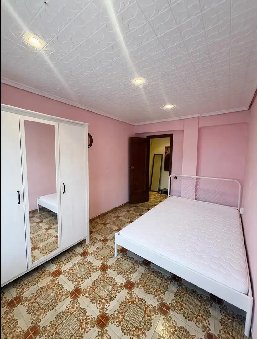 Flat for rent in Calle MARQUES DE MONTORTAL, Torrefiel