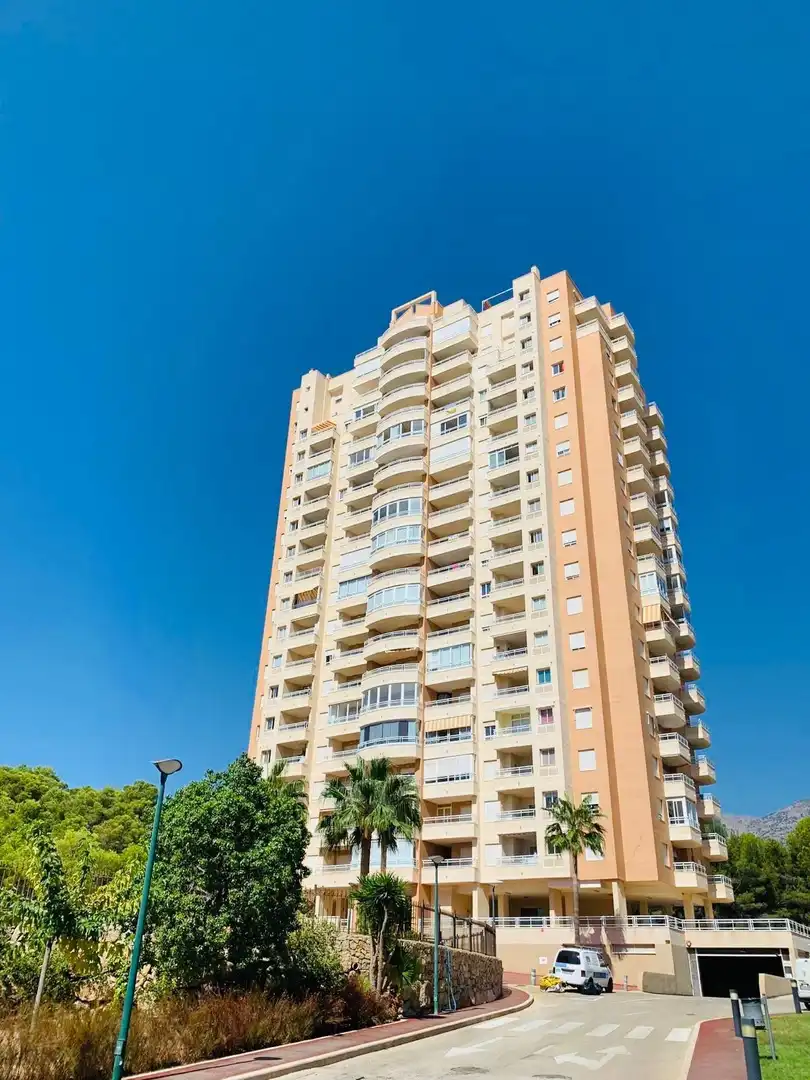 Vista exterior de Àtic en venda en Benidorm amb Aire condicionat, Calefacció i Terrassa