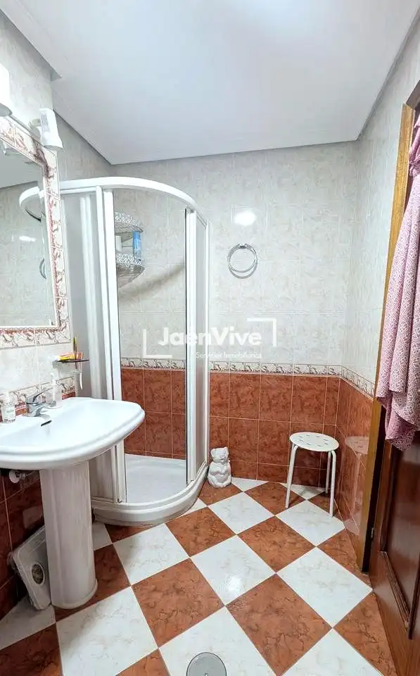 Baño de Piso en venta en Jaén con Aire acondicionado, Calefacción y Trastero