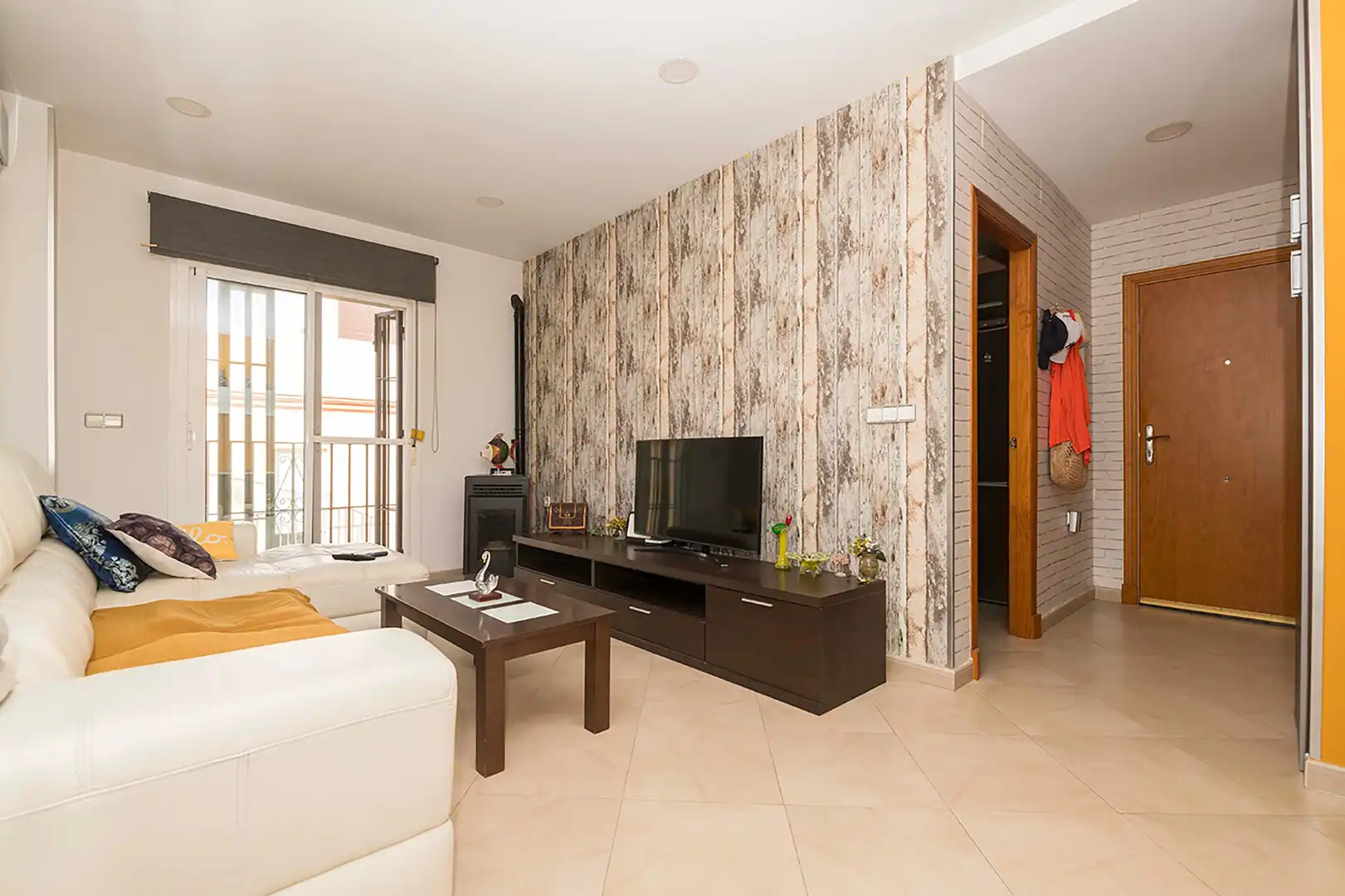Flat with terrace for sale in Calle Zahara, imagen 5