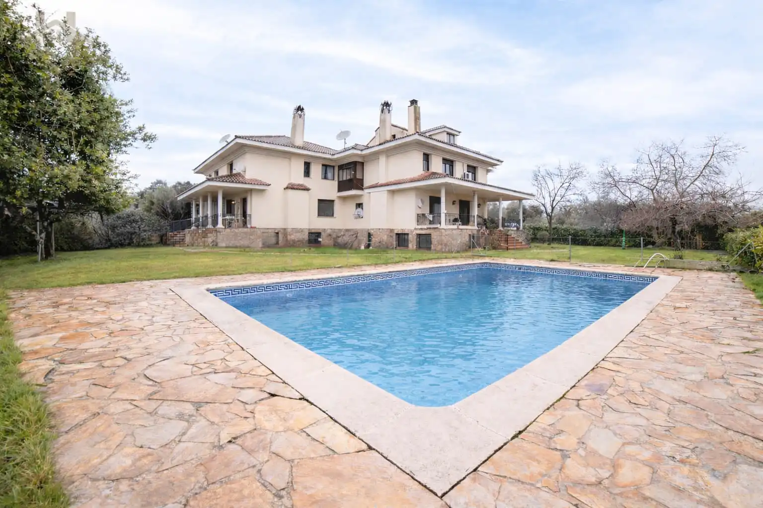 Piscina de Casa adosada en venta en Las Rozas de Madrid