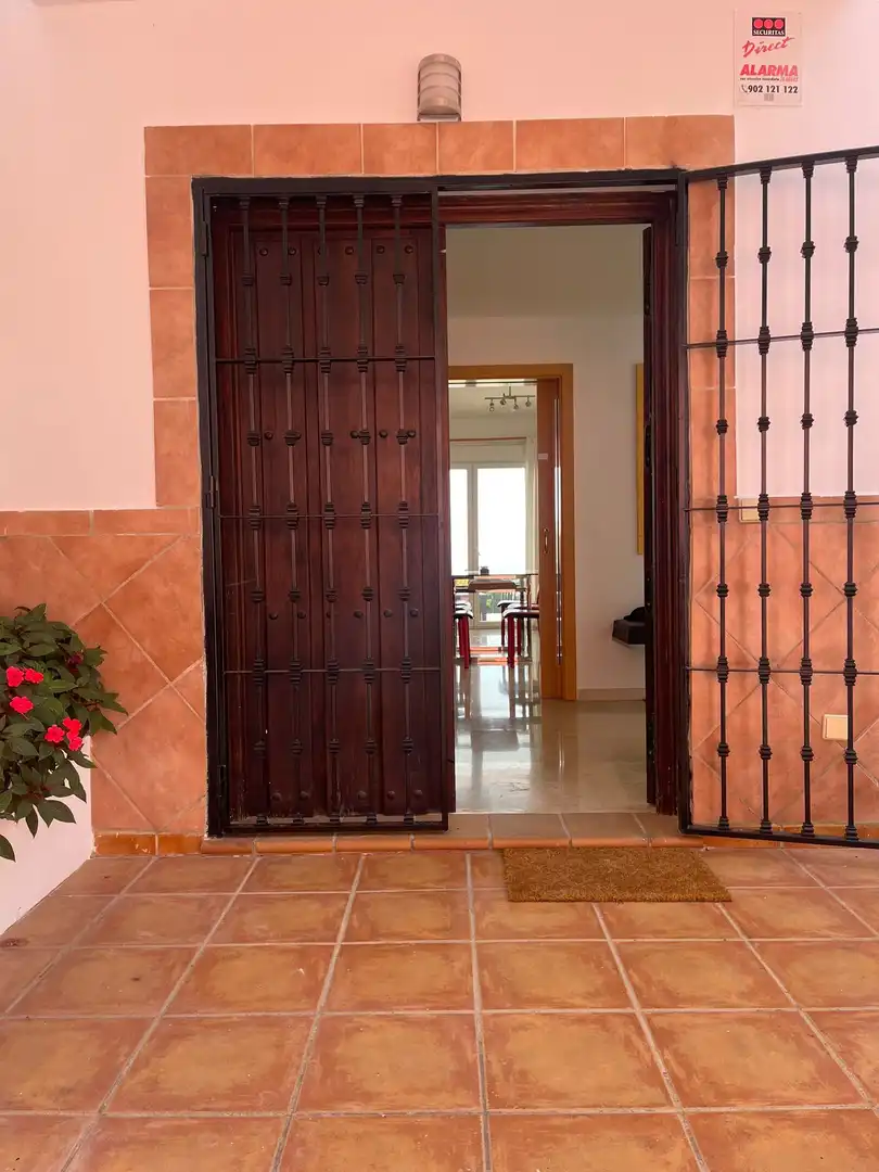House with terrace for sale in Calle Berlín, imagen 3