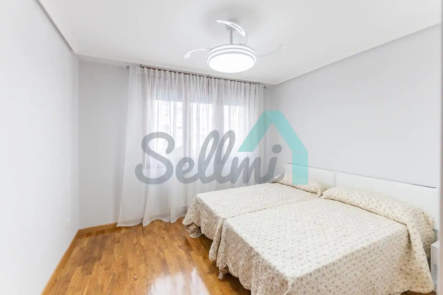 Habitación de Piso de alquiler en Oviedo  con Calefacción, Parquet y Terraza