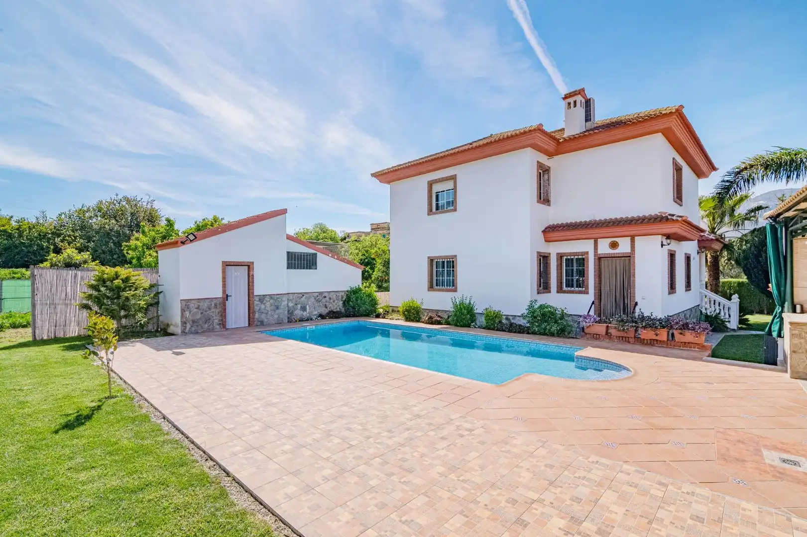 Vista exterior de Casa o xalet en venda en Órgiva amb Aire condicionat, Calefacció i Jardí privat