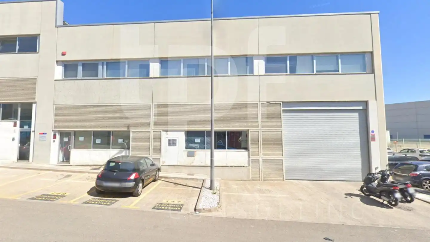 Industrial building to rent in 2 A